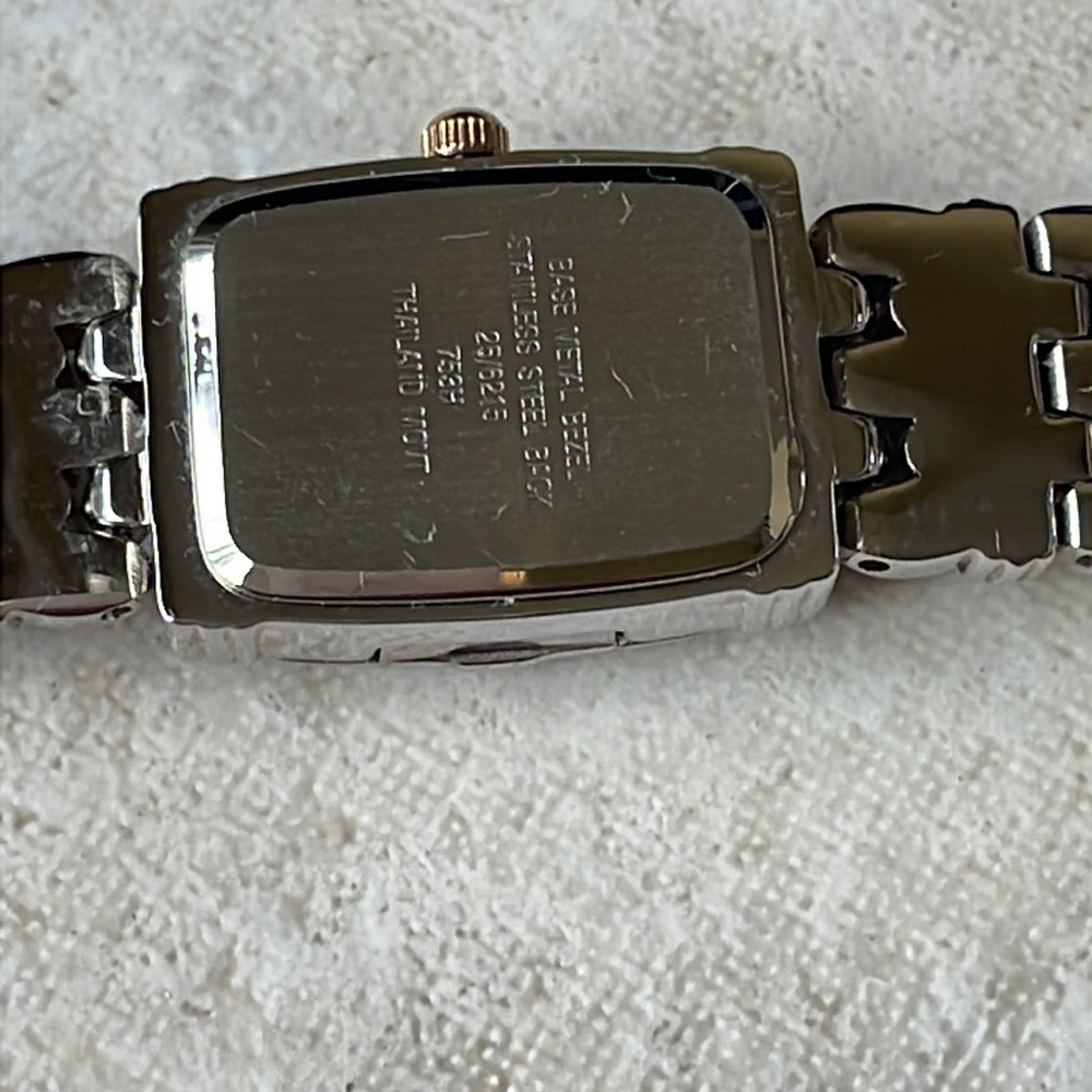 Armitron lady battery water resistant silver and gold - Picture 7 of 7